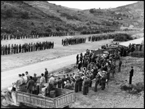 004 parada militar de los brigadistas, en la explanada del túnel de L_Argentera.