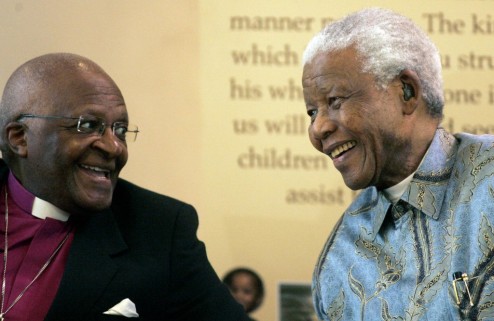 Desmond Tutu junto a Nelson Mandela