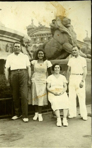 Agustín Puyo, Adela Mulet, ¿?, ¿?. Estatua Colón