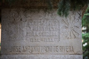 Inscripción en monumento plaza Ramón y Cajal