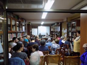 Presentación El vendedor de quimeras en la biblioteca de Caspe